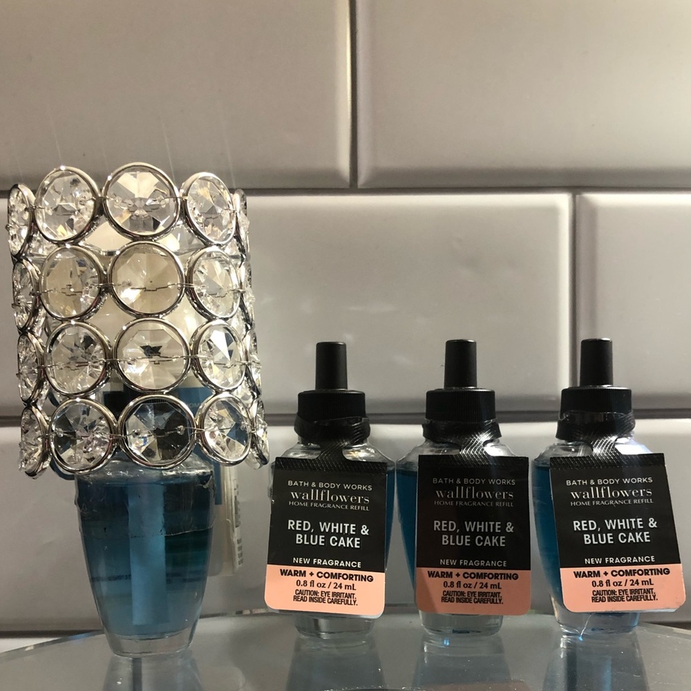 Red, White & Blue Cake: Bath & Body Works Wallflower Plug & Refill Bundle - Picture 6 of 6